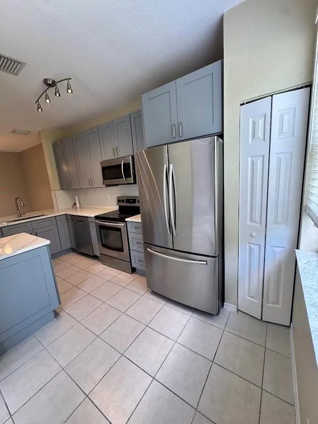 4030 NW 90th Way Sunrise, FL 33351
