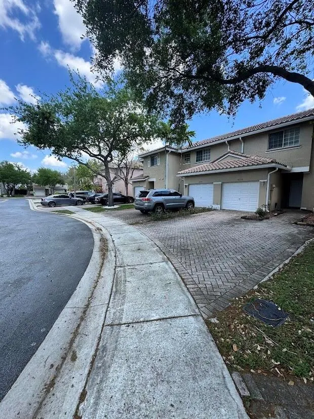 4030 NW 90th Way Sunrise, FL 33351