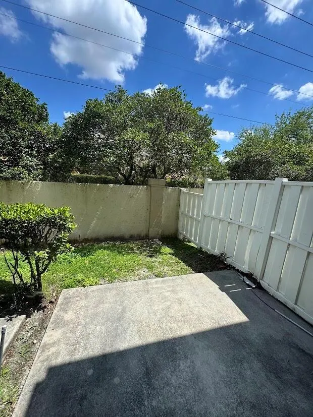 4030 NW 90th Way Sunrise, FL 33351