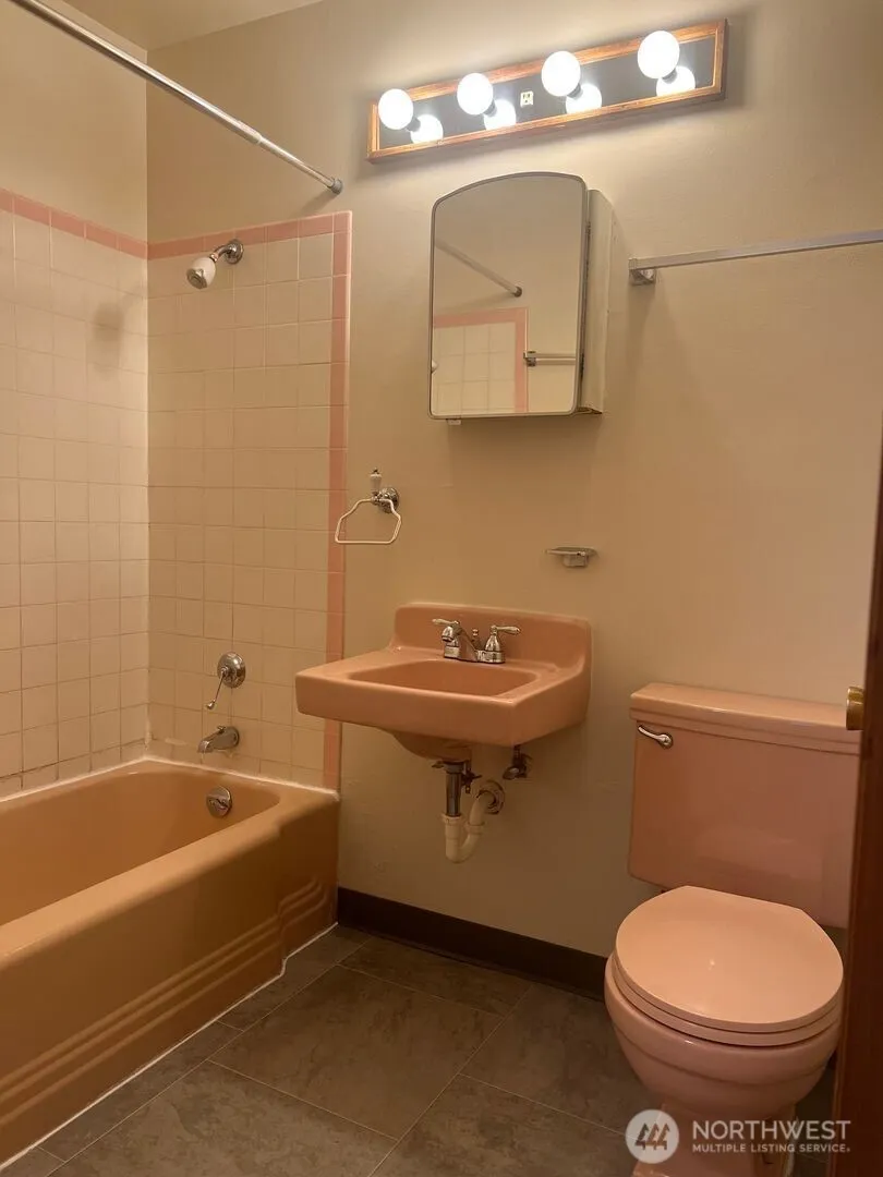 5127 Colby Avenue #1 Everett, WA 98203
