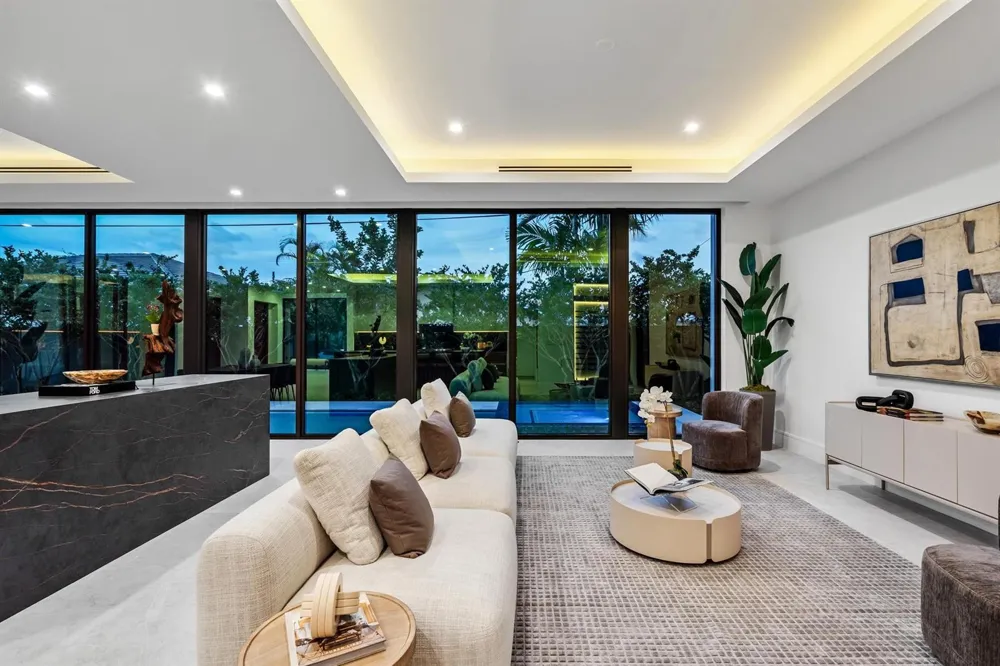 2000 Harbourview Drive Fort Lauderdale, FL 33316