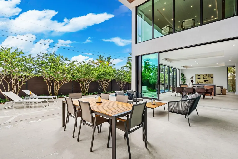 2000 Harbourview Drive Fort Lauderdale, FL 33316