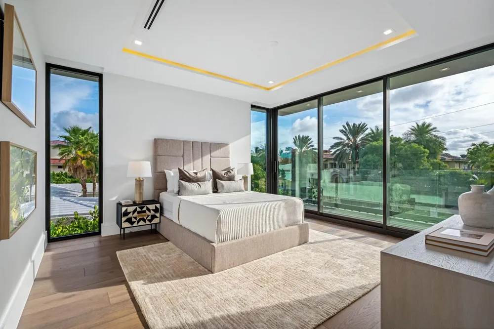 2000 Harbourview Drive Fort Lauderdale, FL 33316