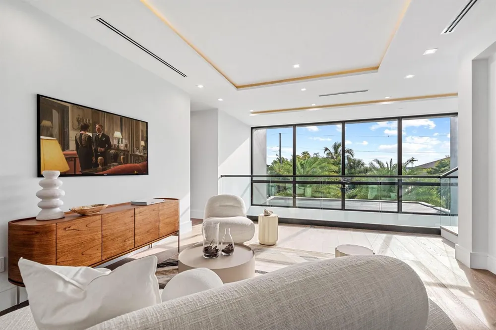 2000 Harbourview Drive Fort Lauderdale, FL 33316