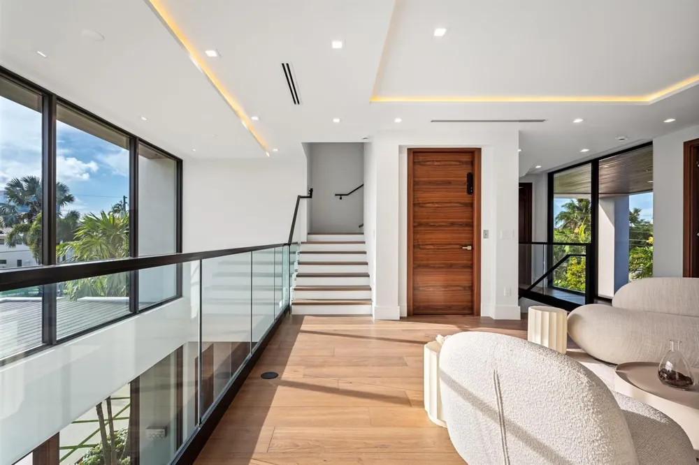 2000 Harbourview Drive Fort Lauderdale, FL 33316