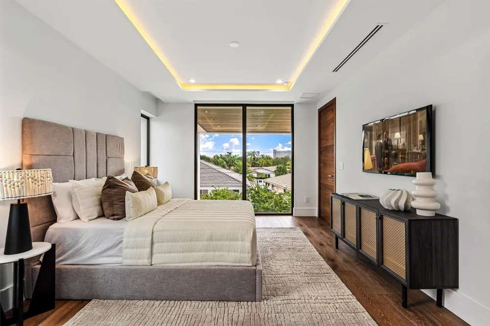 2000 Harbourview Drive Fort Lauderdale, FL 33316