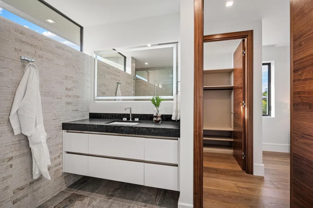 2000 Harbourview Drive Fort Lauderdale, FL 33316