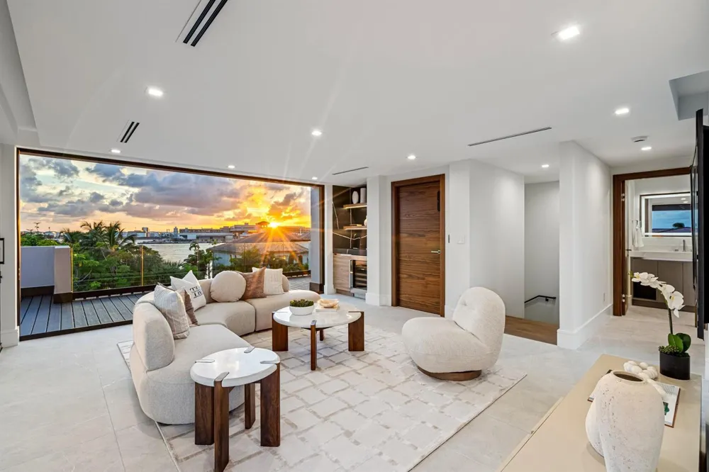 2000 Harbourview Drive Fort Lauderdale, FL 33316