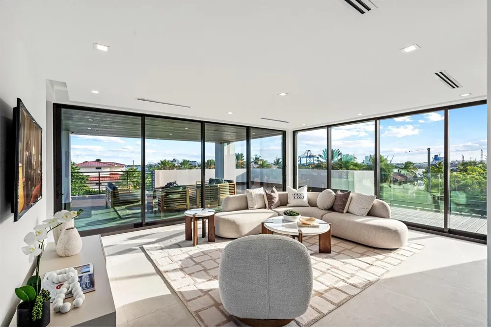 2000 Harbourview Drive Fort Lauderdale, FL 33316