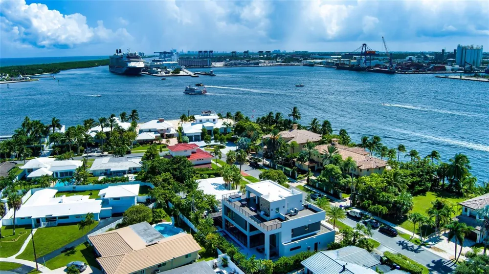 2000 Harbourview Drive Fort Lauderdale, FL 33316
