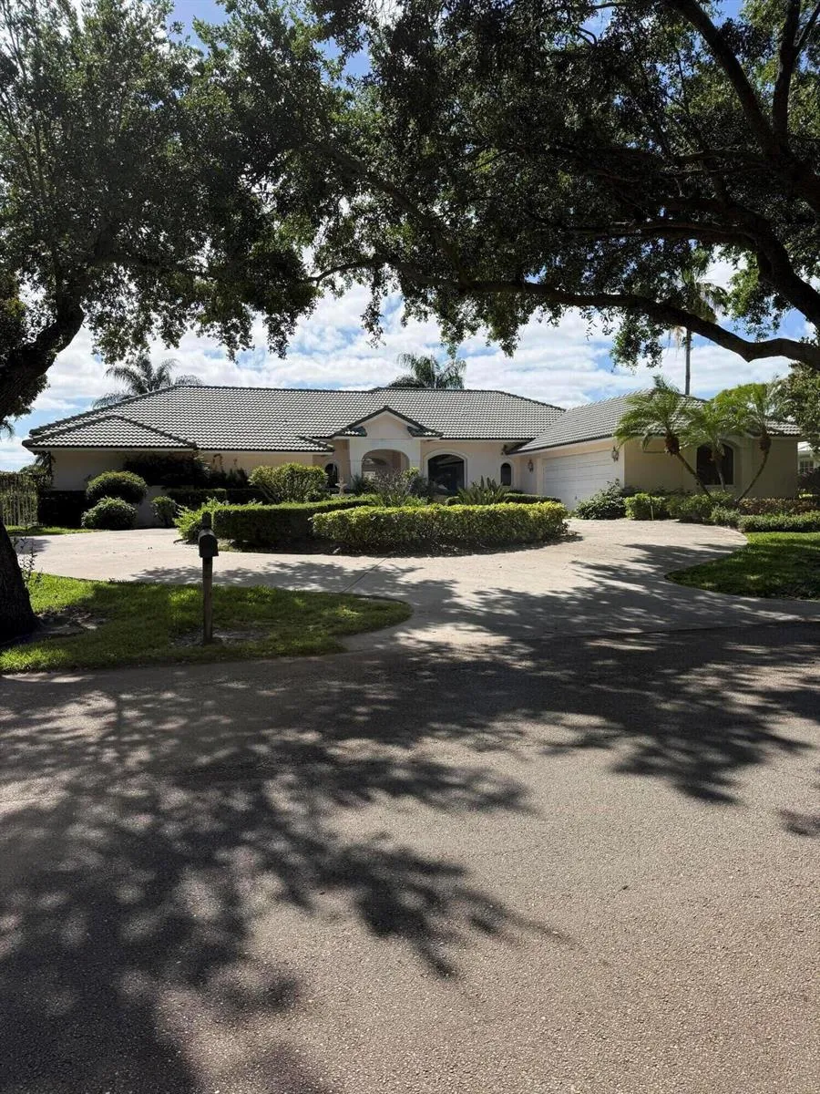 18096 SE Heritage Drive Tequesta, FL 33469