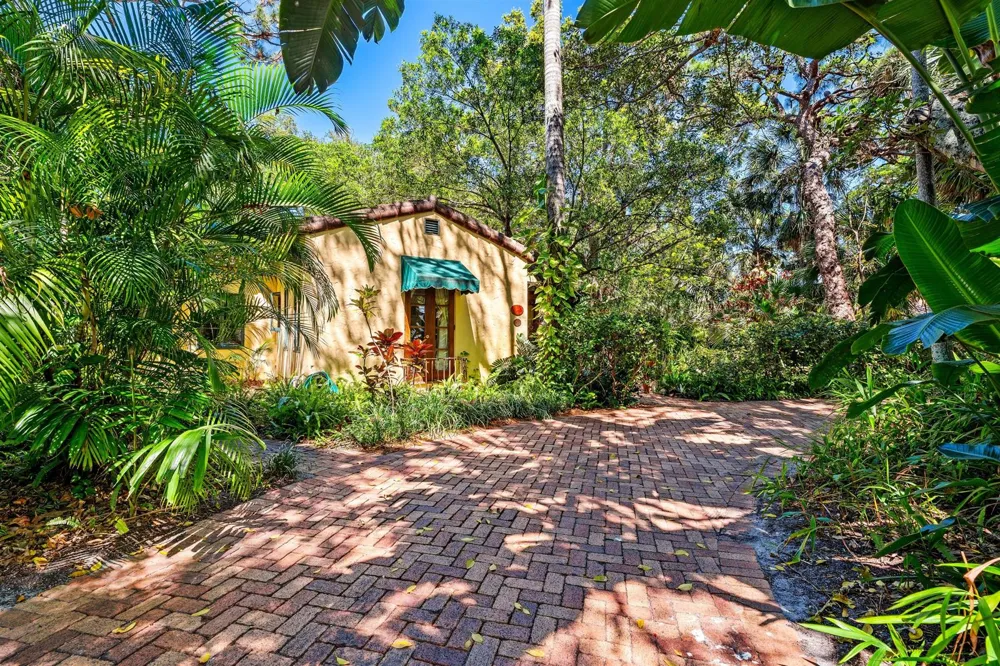 825 Alamanda Street Boca Raton, FL 33486