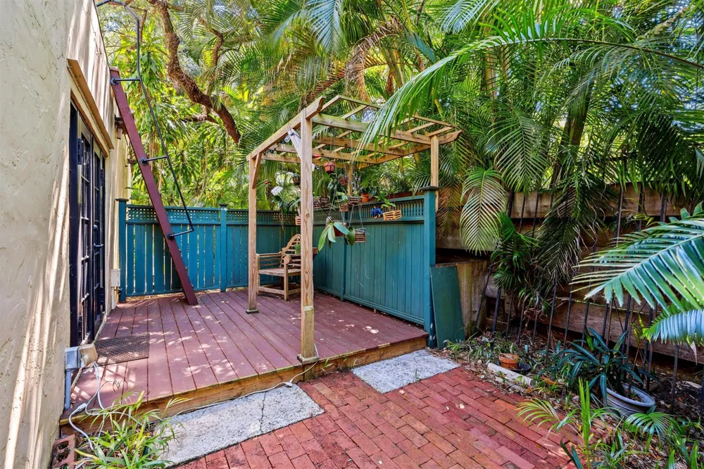 825 Alamanda Street Boca Raton, FL 33486