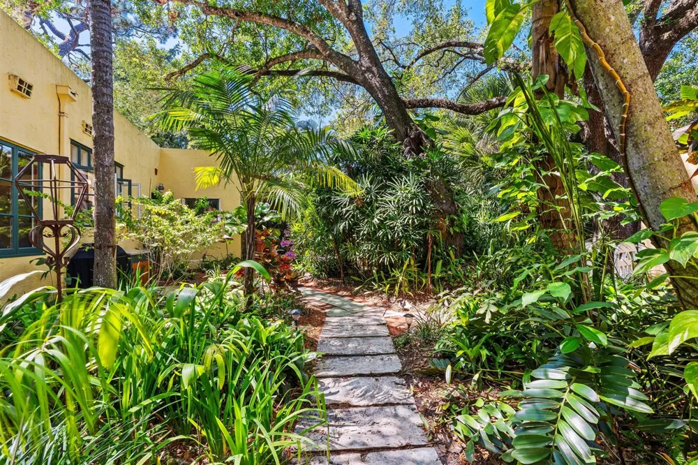 825 Alamanda Street Boca Raton, FL 33486
