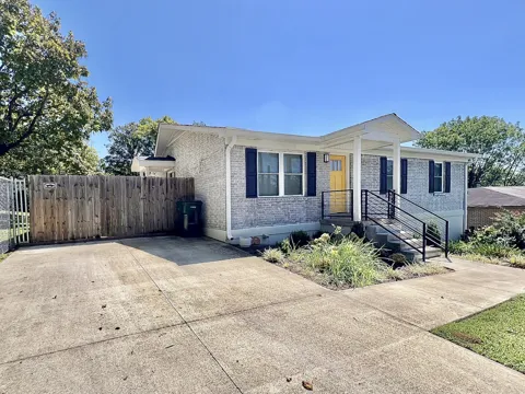 207 N Cedar Ln