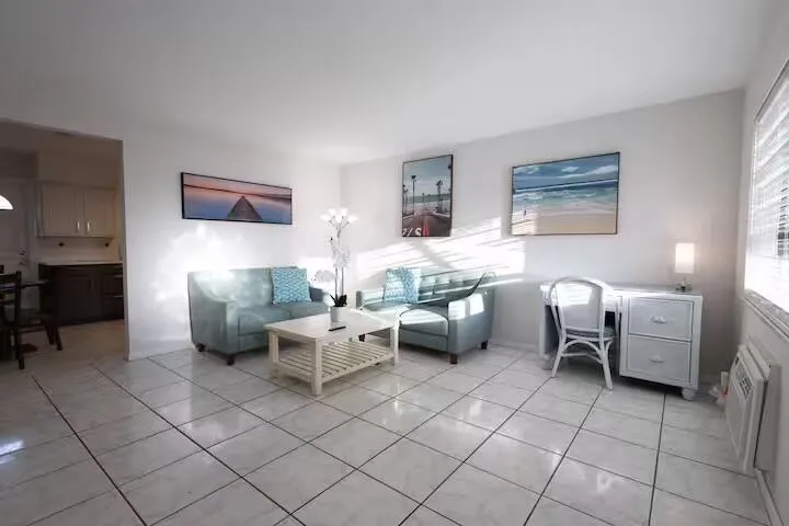 714 S Arnold Avenue #B Left Side Lantana, FL 33462
