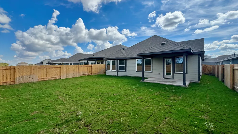156 Coopers Hawk Crest Cedar Creek, TX 78612