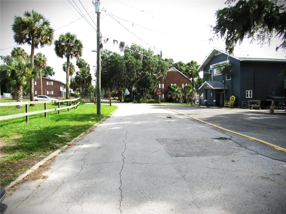 14 S LAKE STREET Crescent City, FL 32112