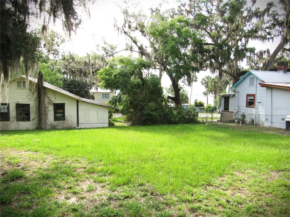 14 S LAKE STREET Crescent City, FL 32112
