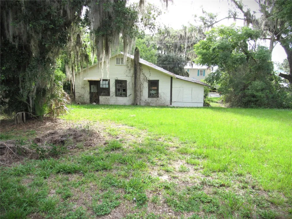 14 S LAKE STREET Crescent City, FL 32112