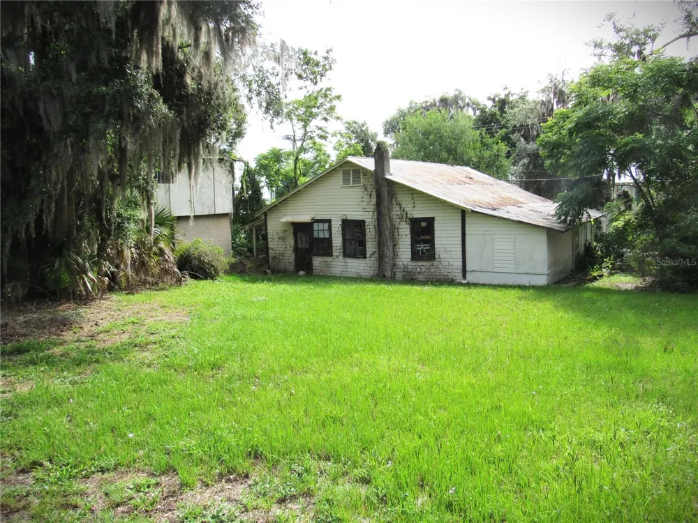 14 S LAKE STREET Crescent City, FL 32112