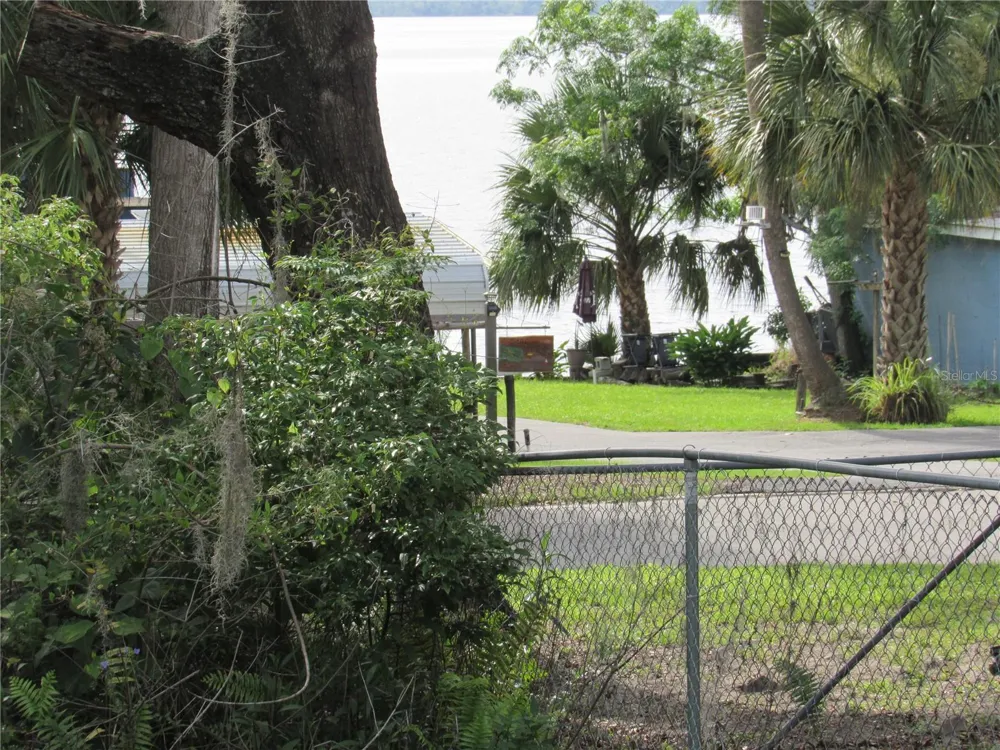 14 S LAKE STREET Crescent City, FL 32112