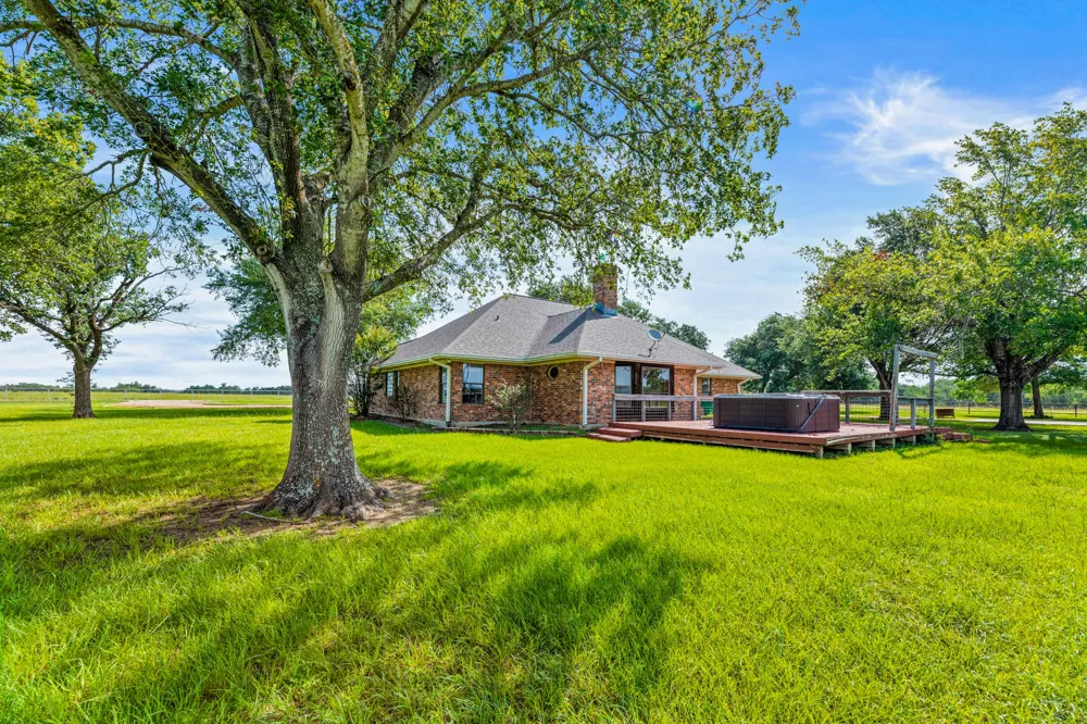 11077 County Road 440 Thorndale, TX 76577