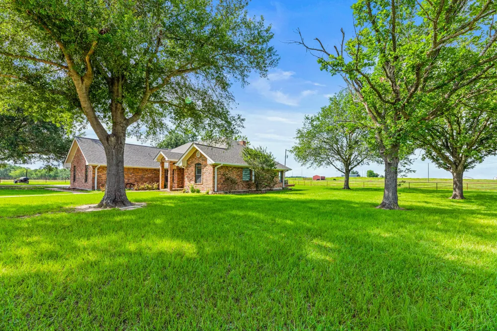 11077 County Road 440 Thorndale, TX 76577