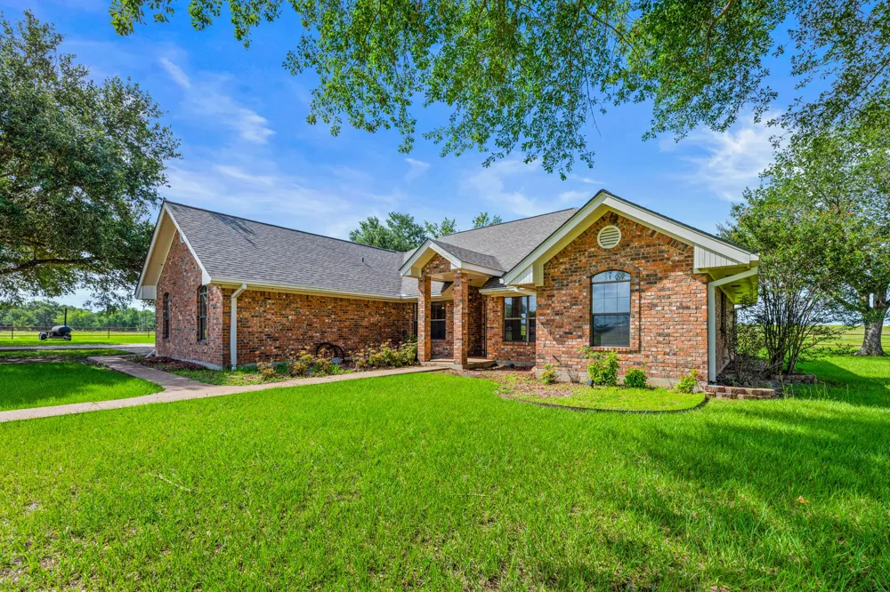 11077 County Road 440 Thorndale, TX 76577