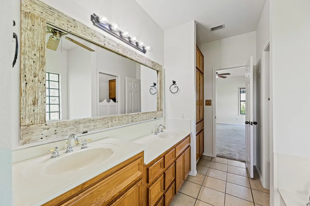 11077 County Road 440 Thorndale, TX 76577