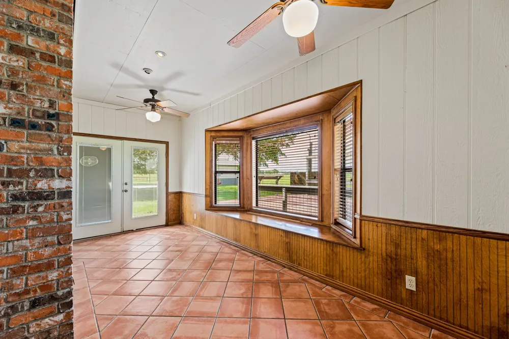 11077 County Road 440 Thorndale, TX 76577