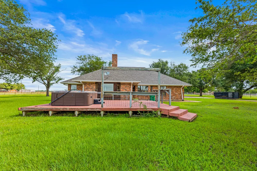 11077 County Road 440 Thorndale, TX 76577