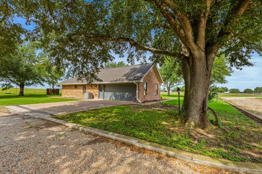 11077 County Road 440 Thorndale, TX 76577