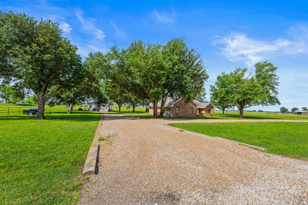 11077 County Road 440 Thorndale, TX 76577