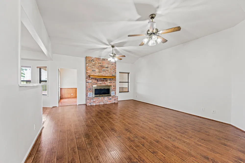 11077 County Road 440 Thorndale, TX 76577