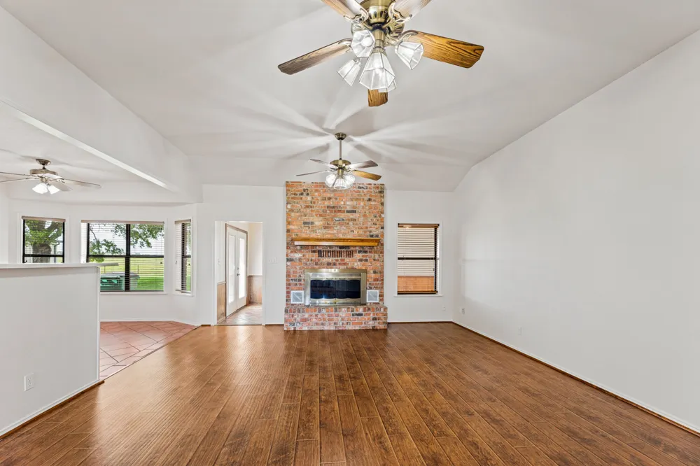 11077 County Road 440 Thorndale, TX 76577