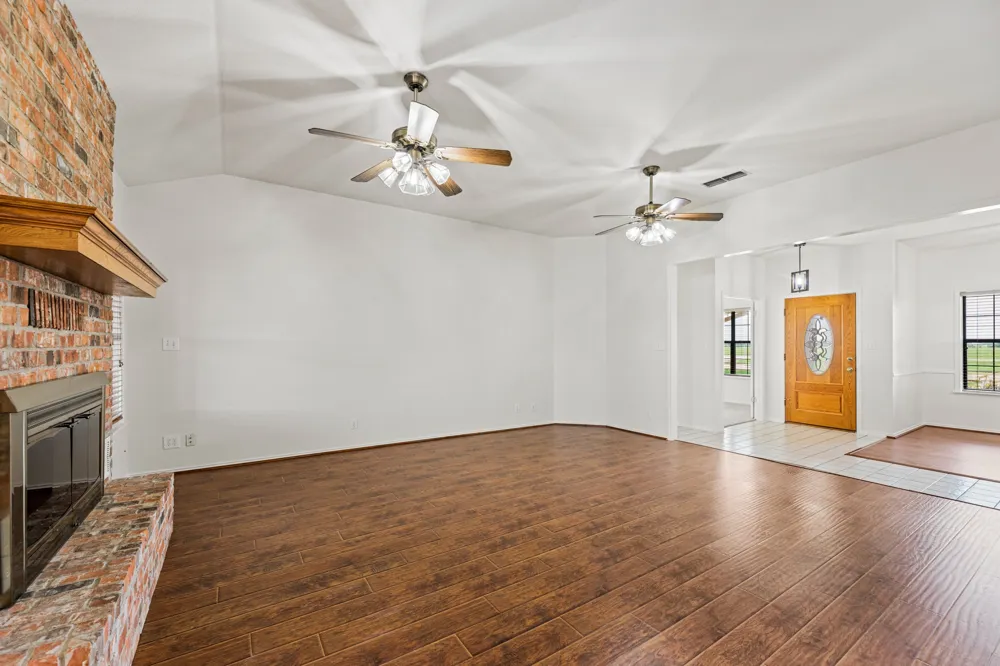 11077 County Road 440 Thorndale, TX 76577