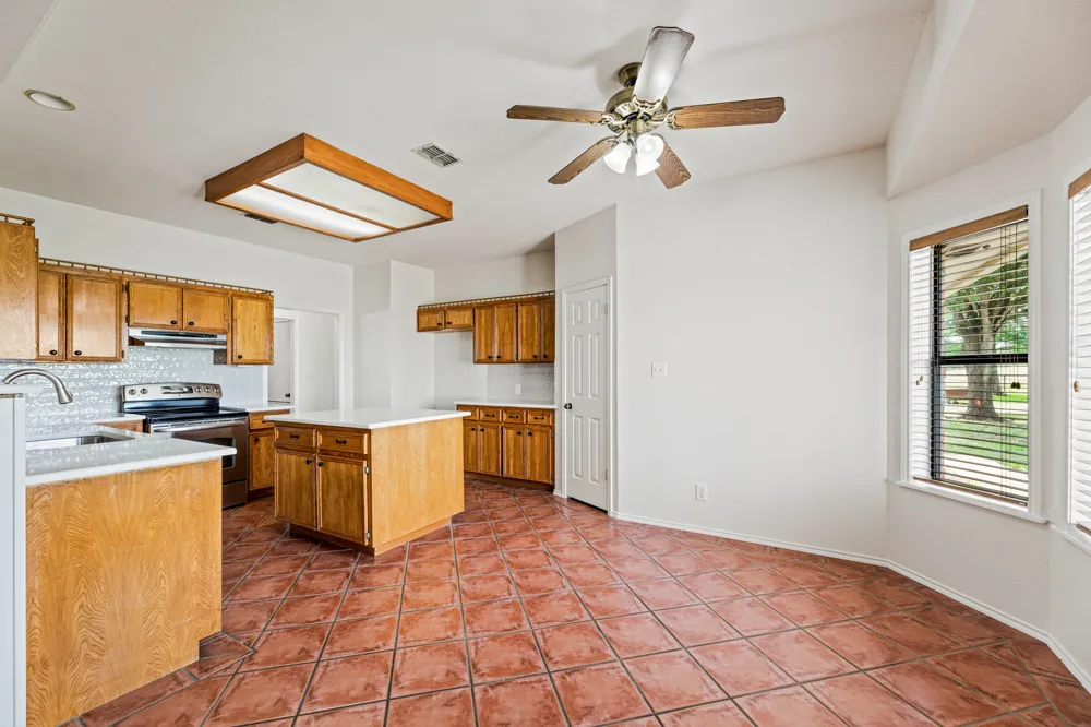 11077 County Road 440 Thorndale, TX 76577
