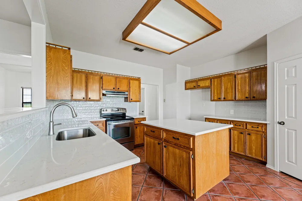 11077 County Road 440 Thorndale, TX 76577
