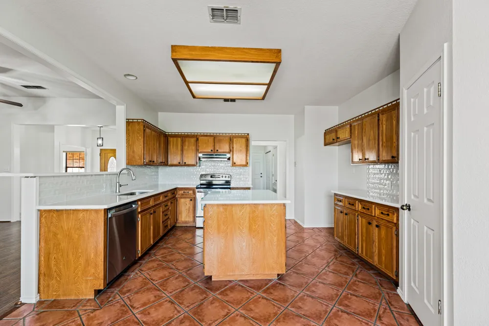 11077 County Road 440 Thorndale, TX 76577