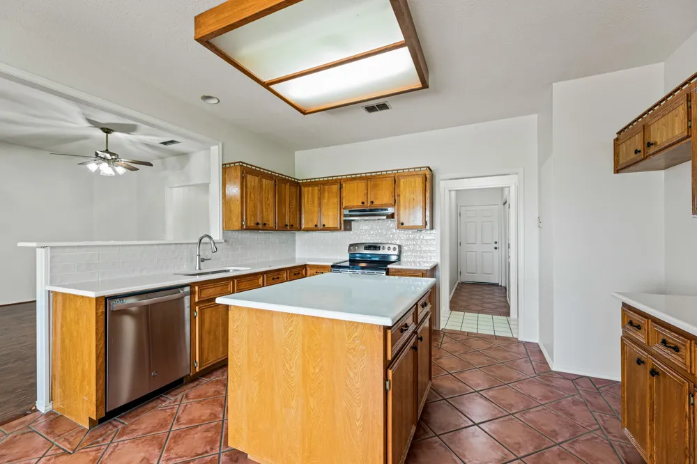 11077 County Road 440 Thorndale, TX 76577