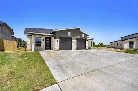 1301 Lone Pine Way