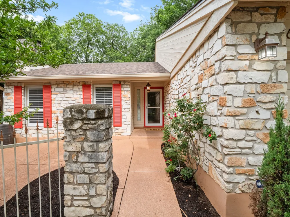 6109 Grass Hollow Austin, TX 78750