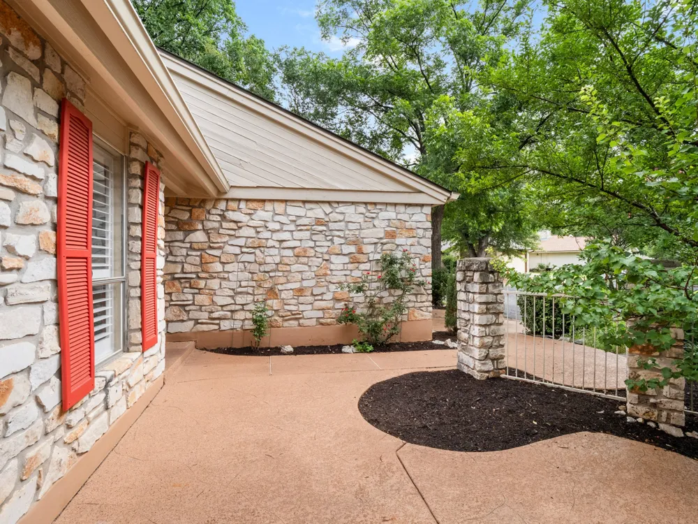 6109 Grass Hollow Austin, TX 78750