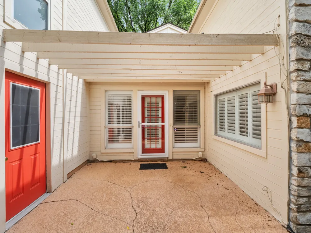 6109 Grass Hollow Austin, TX 78750