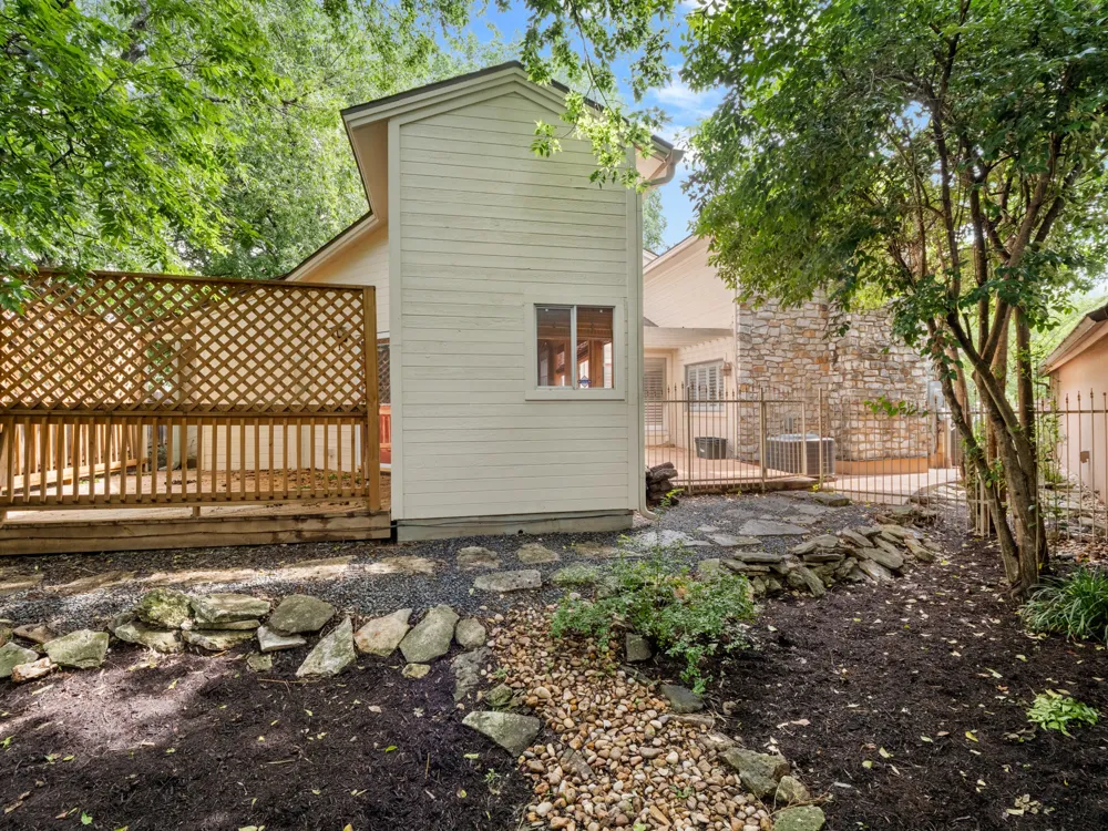 6109 Grass Hollow Austin, TX 78750