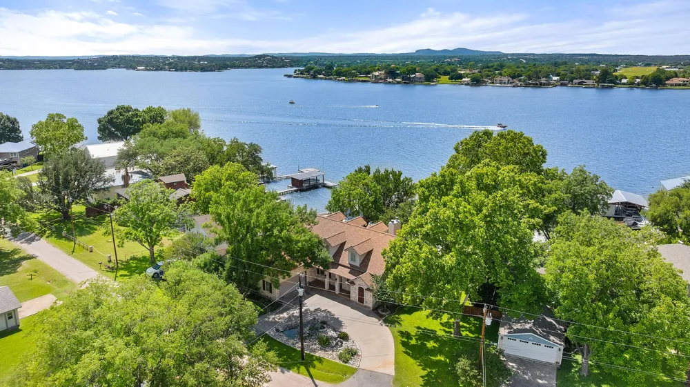 402 South Shorewood Drive Granite Shoals, TX 78654
