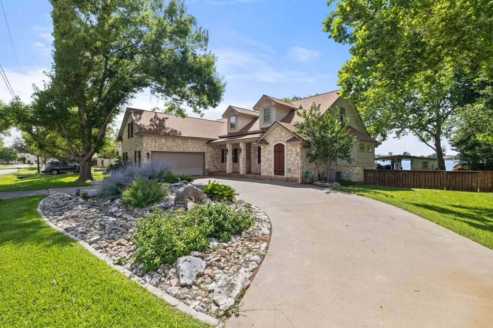 402 South Shorewood Drive Granite Shoals, TX 78654