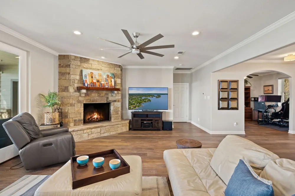 402 South Shorewood Drive Granite Shoals, TX 78654