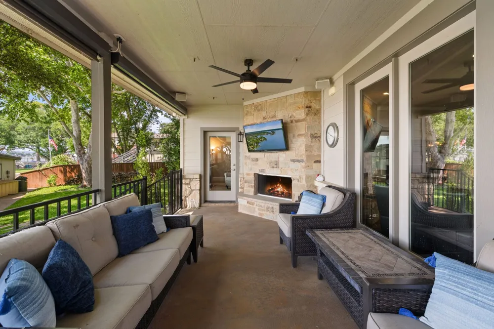 402 South Shorewood Drive Granite Shoals, TX 78654